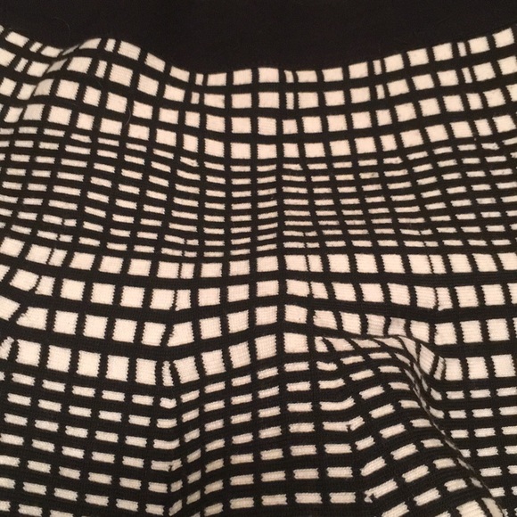 Gorgeous structured mini Skater Skirt - Picture 4 of 6